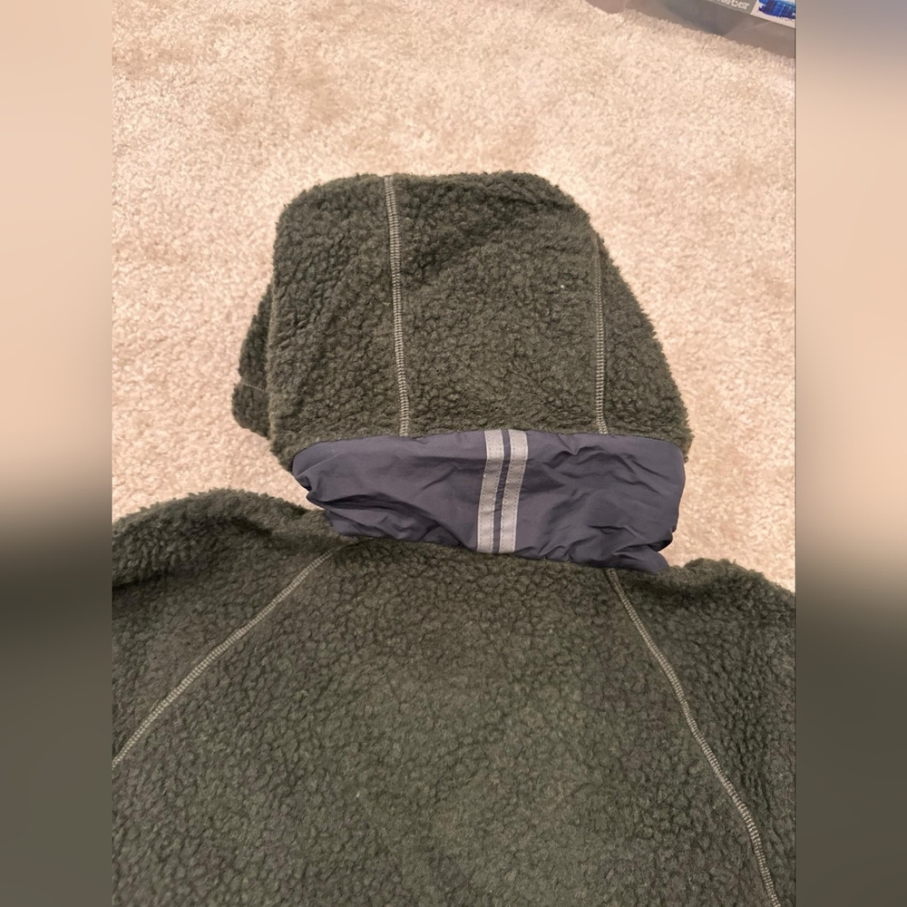 NWT Canada Goose Simcoe Oversized Hoodie Pile Fleece Dark Sage Size Small - Picture 11 of 12